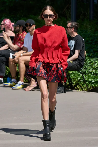 Look 19